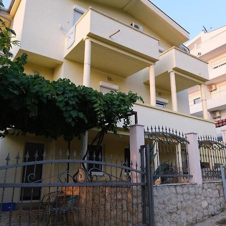 Apartments Jasmina Утеха Екстериор снимка