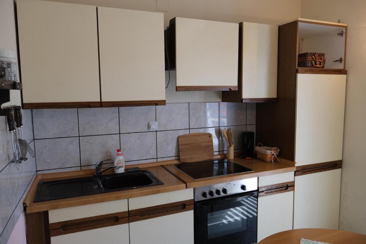 Apartments Jasmina Утеха Екстериор снимка