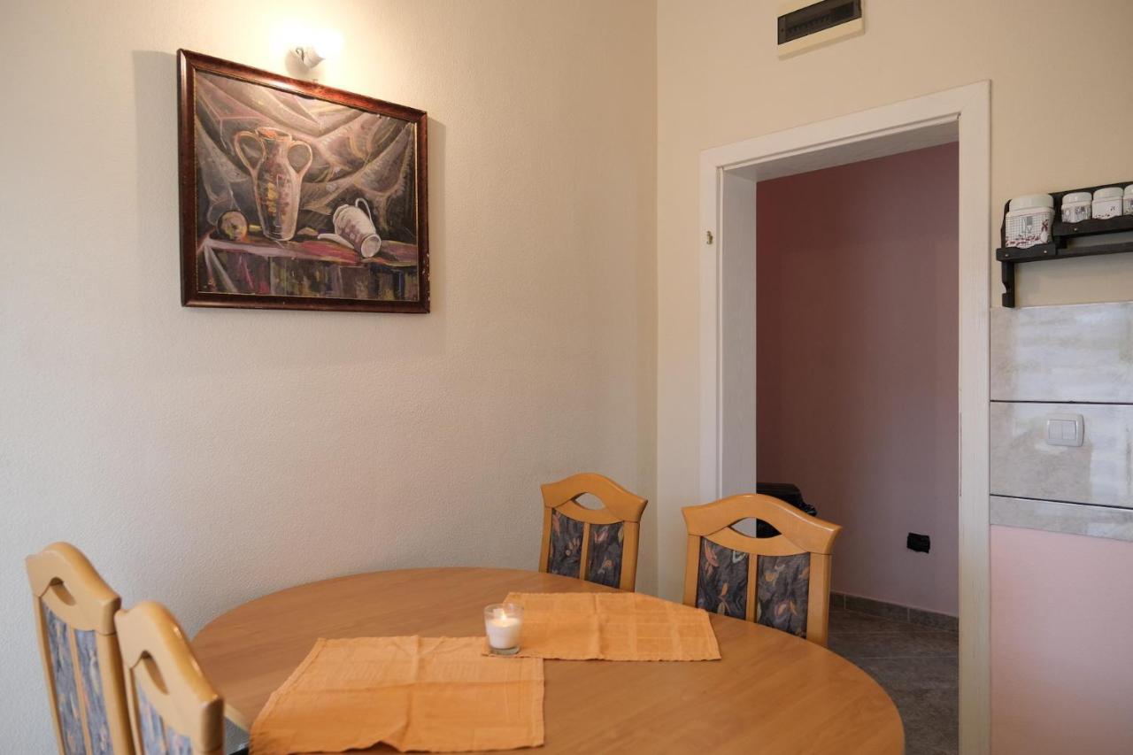 Apartments Jasmina Утеха Екстериор снимка
