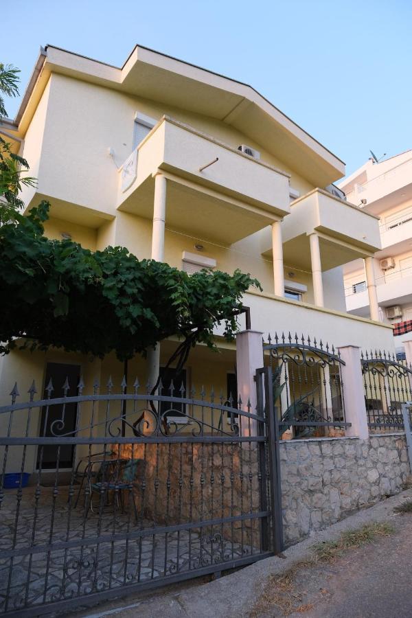 Apartments Jasmina Утеха Екстериор снимка