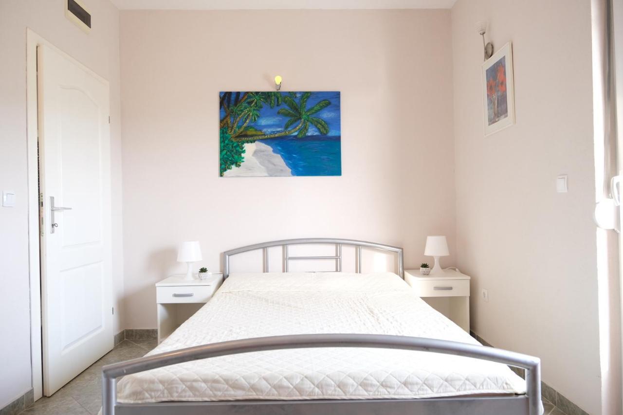 Apartments Jasmina Утеха Екстериор снимка
