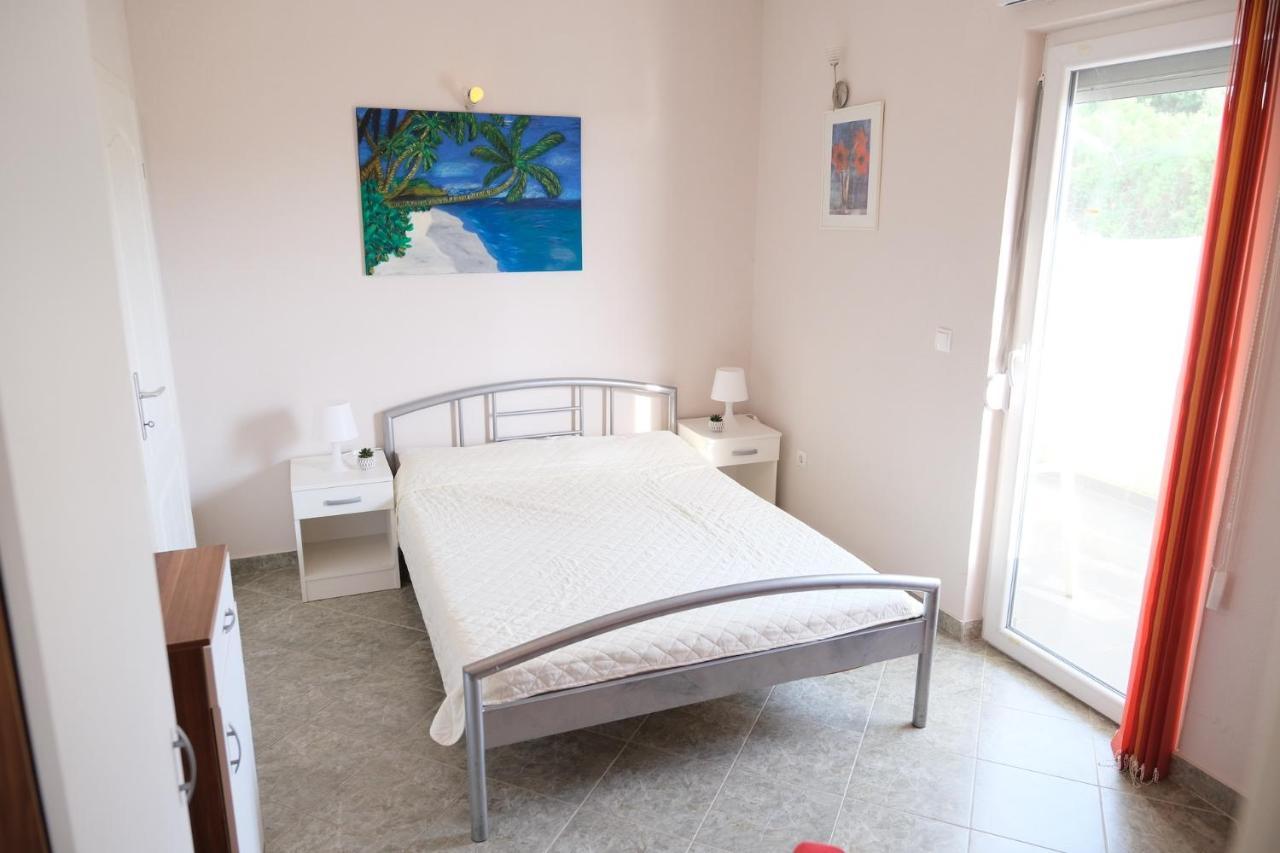 Apartments Jasmina Утеха Екстериор снимка