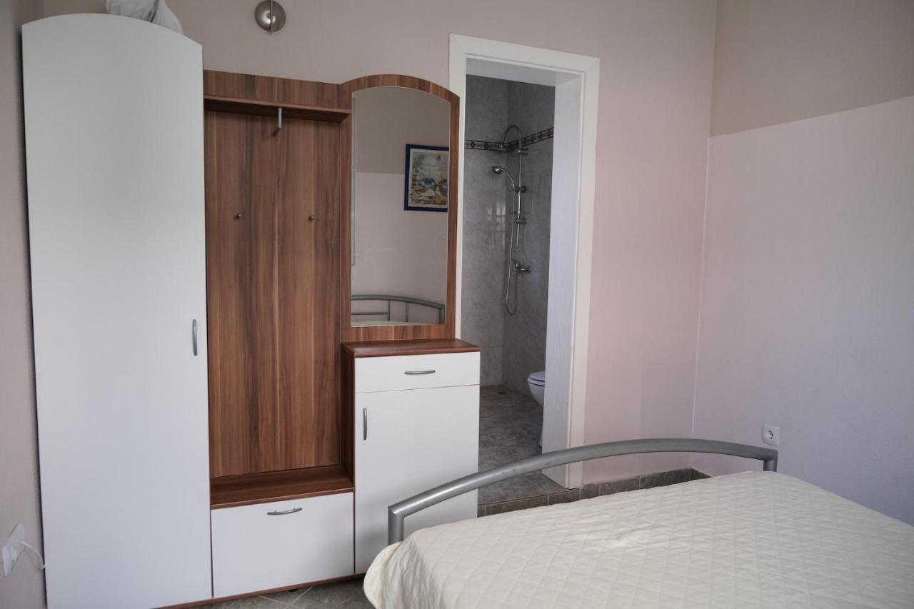 Apartments Jasmina Утеха Екстериор снимка