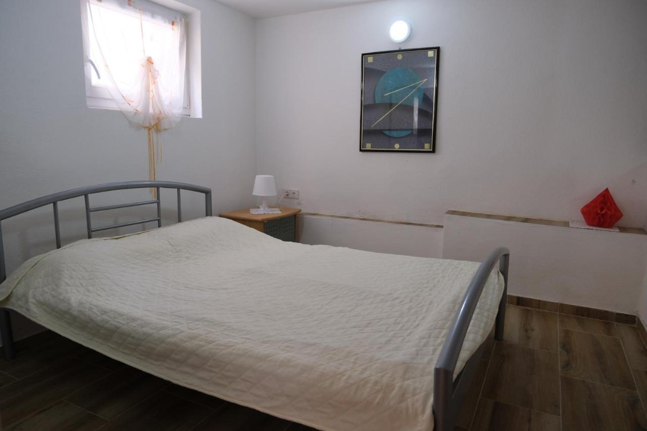 Apartments Jasmina Утеха Екстериор снимка