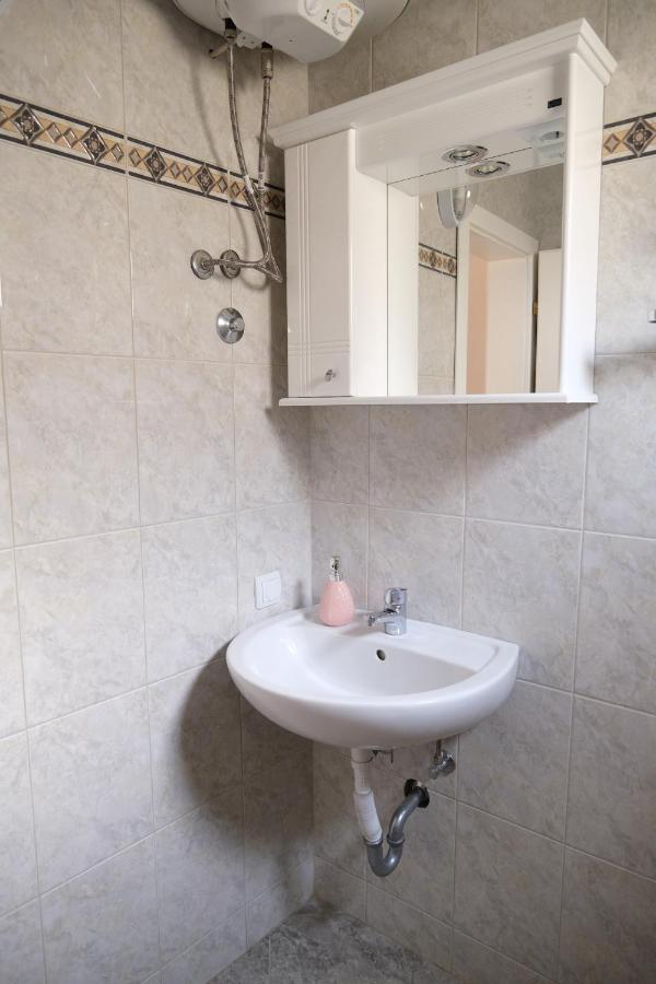 Apartments Jasmina Утеха Екстериор снимка