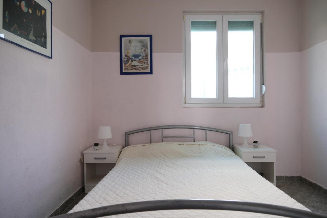 Apartments Jasmina Утеха Екстериор снимка