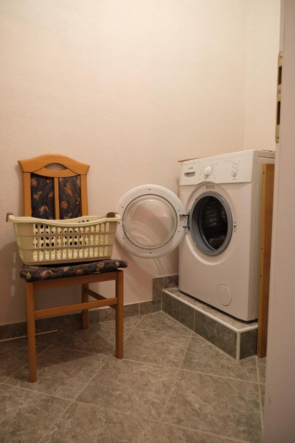 Apartments Jasmina Утеха Екстериор снимка