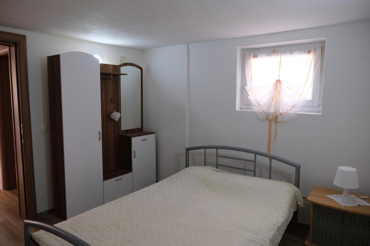 Apartments Jasmina Утеха Екстериор снимка